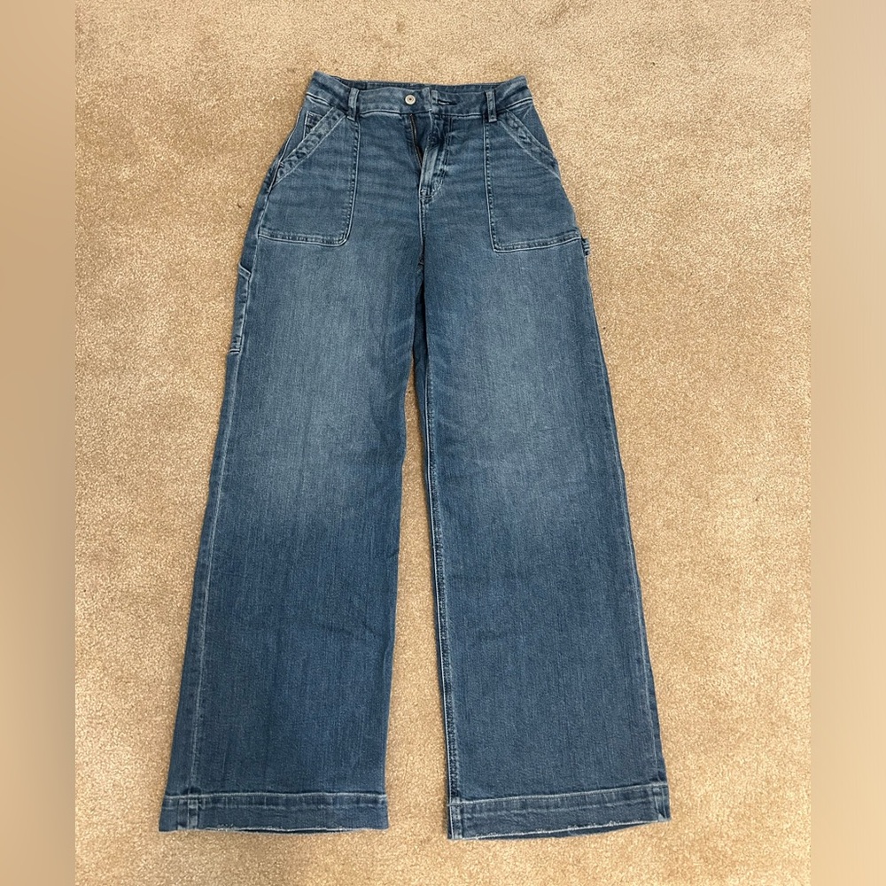 - American Eagle
- Stretch 
- Cargo style 
- Blue wash
- Gently worn